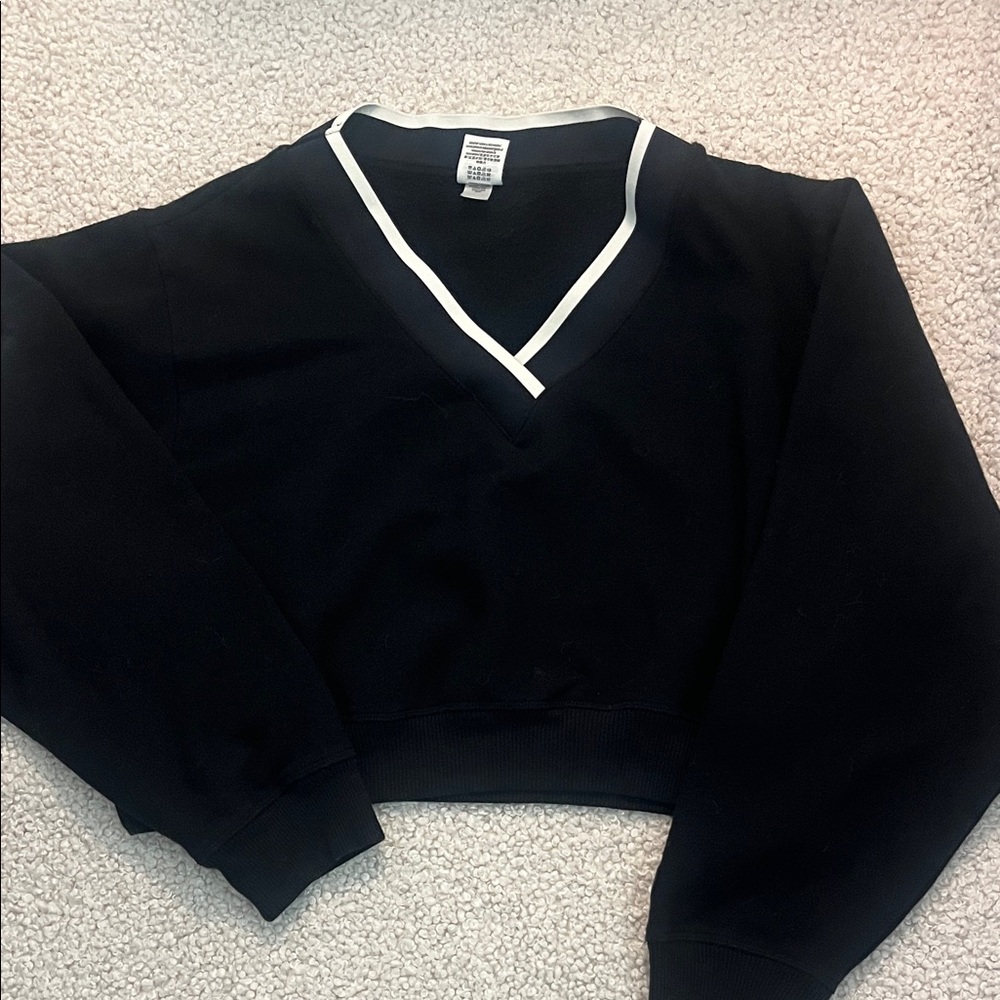 PINK Victoria's Secret Black Cropped V-Neck Sweatshirt with White Trim Sz XL